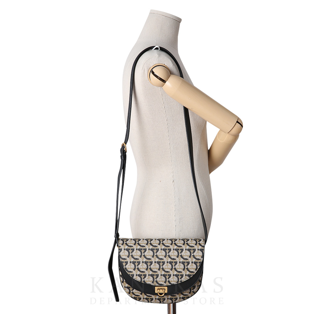 FERRAGAMO(USED)페레가모 21H986 간치니 PU 스몰 숄더백